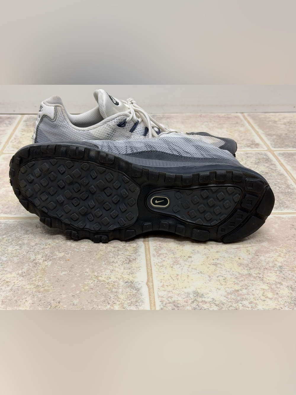 Nike Air Men's White & Gray Athletic Airmax Mesh Running Shoes Size 10 - Picture 10 of 10
